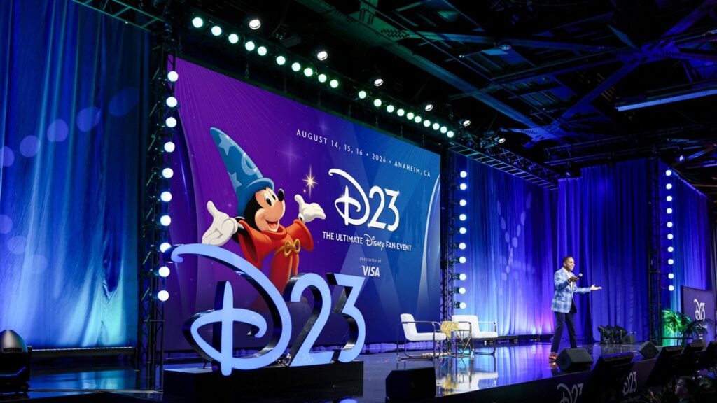 Palco principal da D23: The Ultimate Disney Fan Event 2026 durante apresentação oficial em Anaheim, Califórnia.