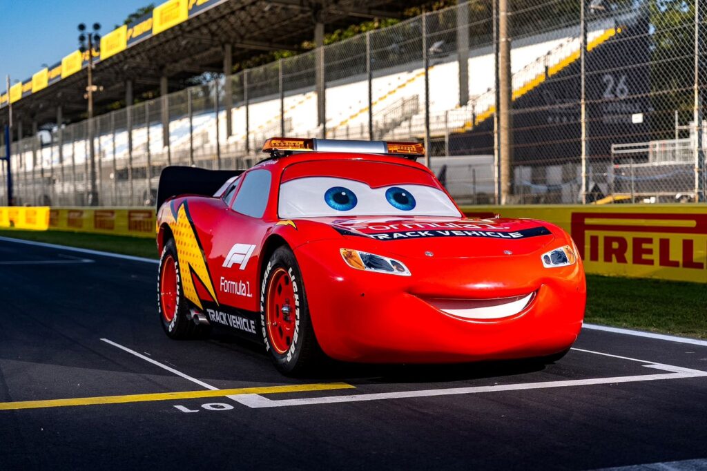 Relâmpago McQueen na pista