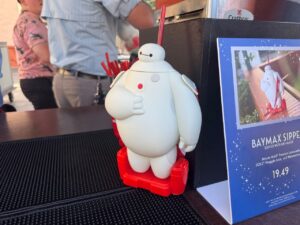 Novo Baymax Sipper chegou ao Walt Disney World em 14 de setembro