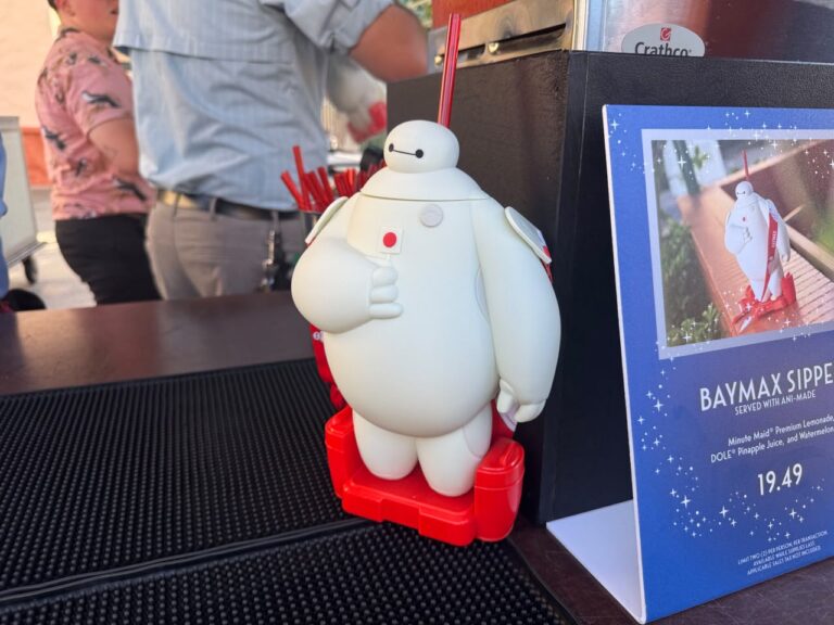 Novo Baymax Sipper chegou ao Walt Disney World em 14 de setembro
