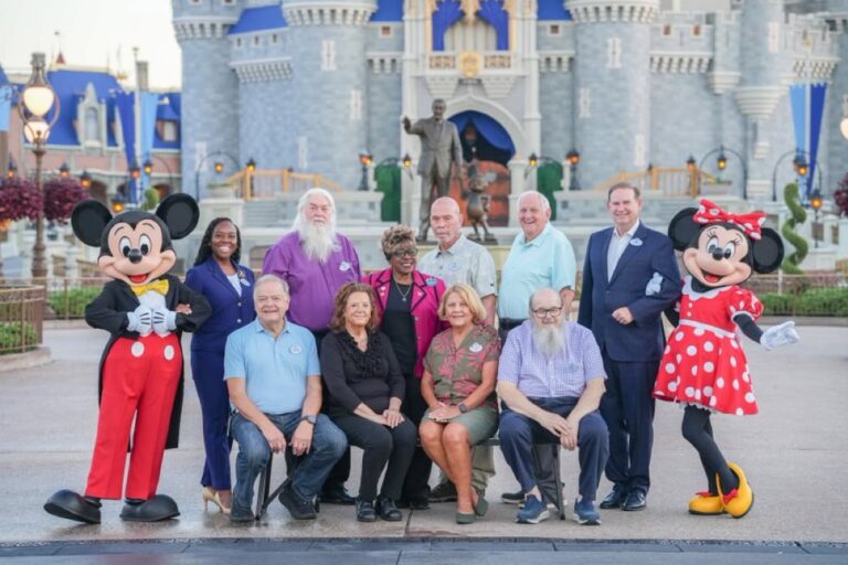 Walt Disney World celebra 55 anos com festa no Magic Kingdom, personagens e homenagem a Cast Members históricos